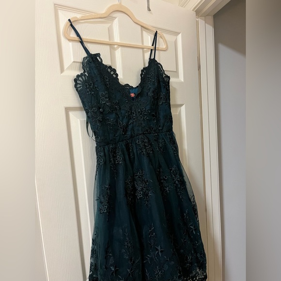 Green lace midi dress - Picture 1 of 3